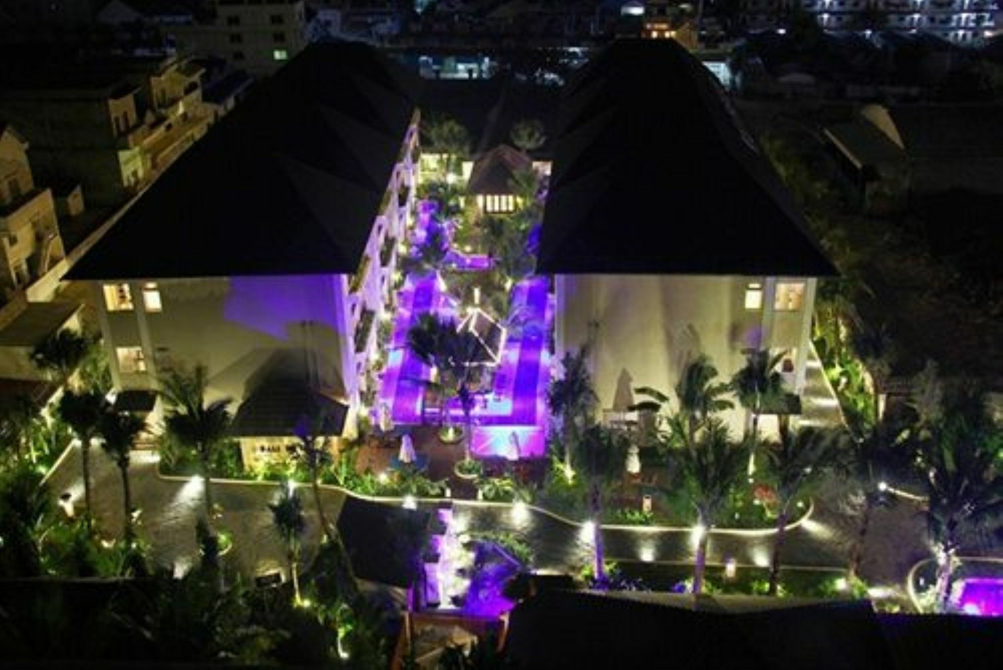 Bali Hotel Phnom Penh Esterno foto