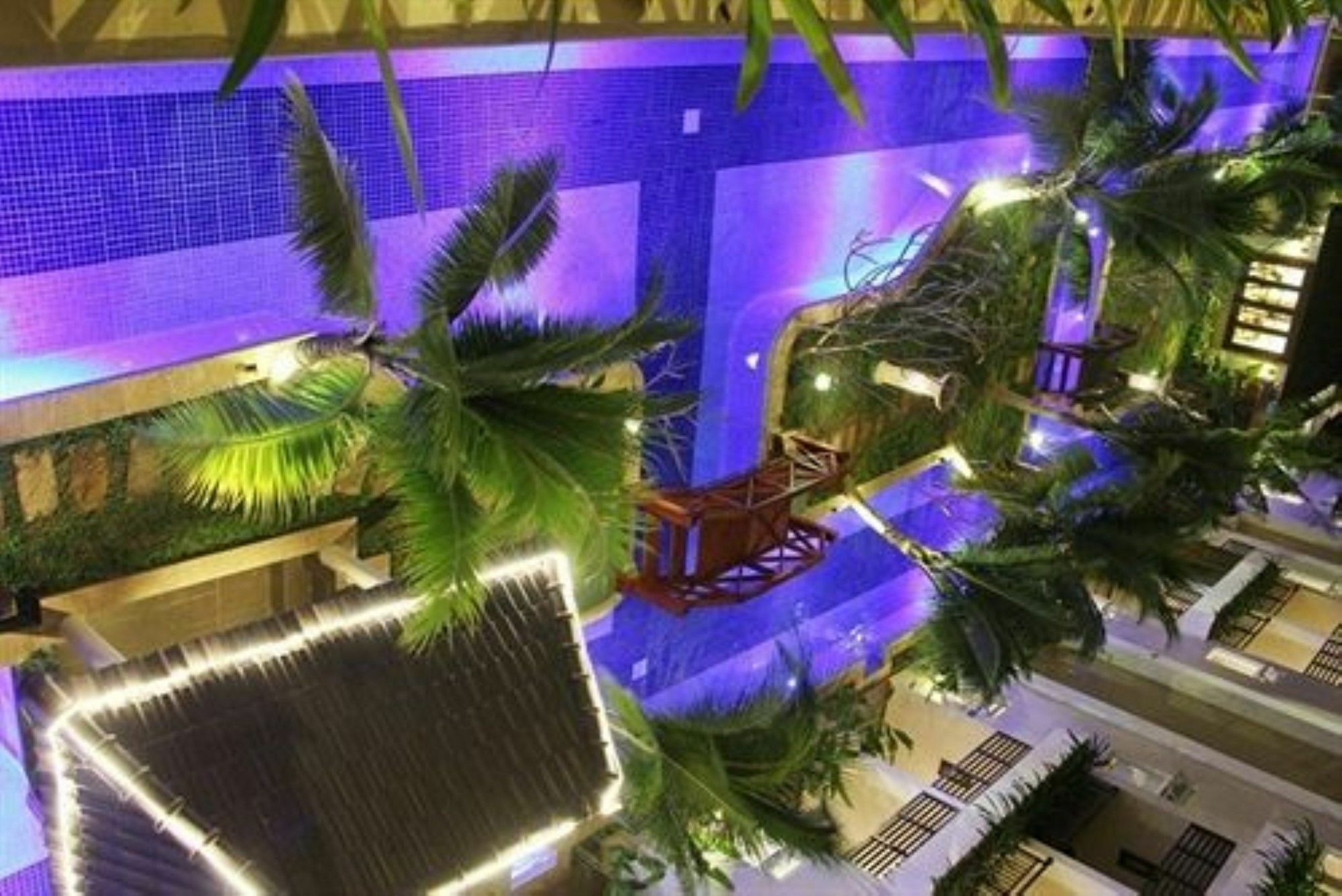 Bali Hotel Phnom Penh Esterno foto