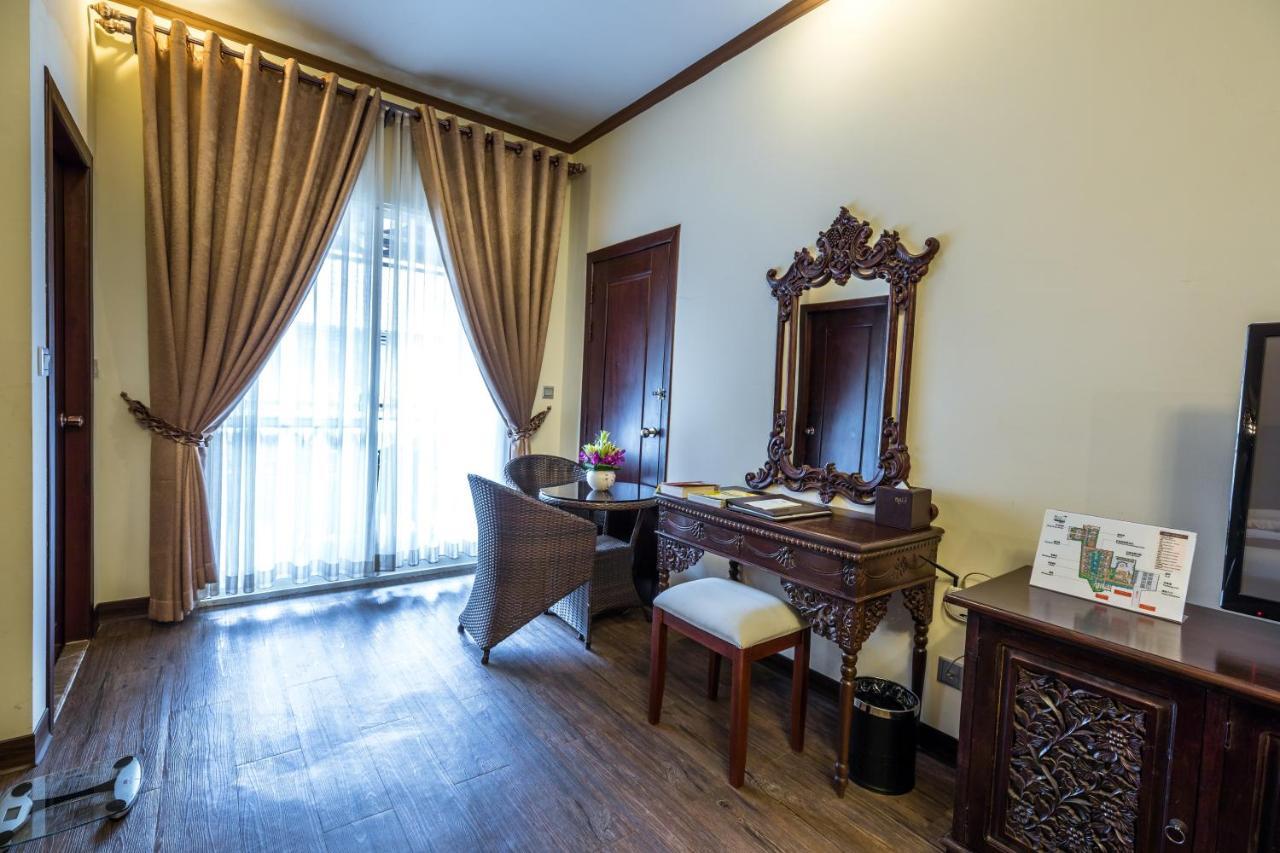 Bali Hotel Phnom Penh Esterno foto